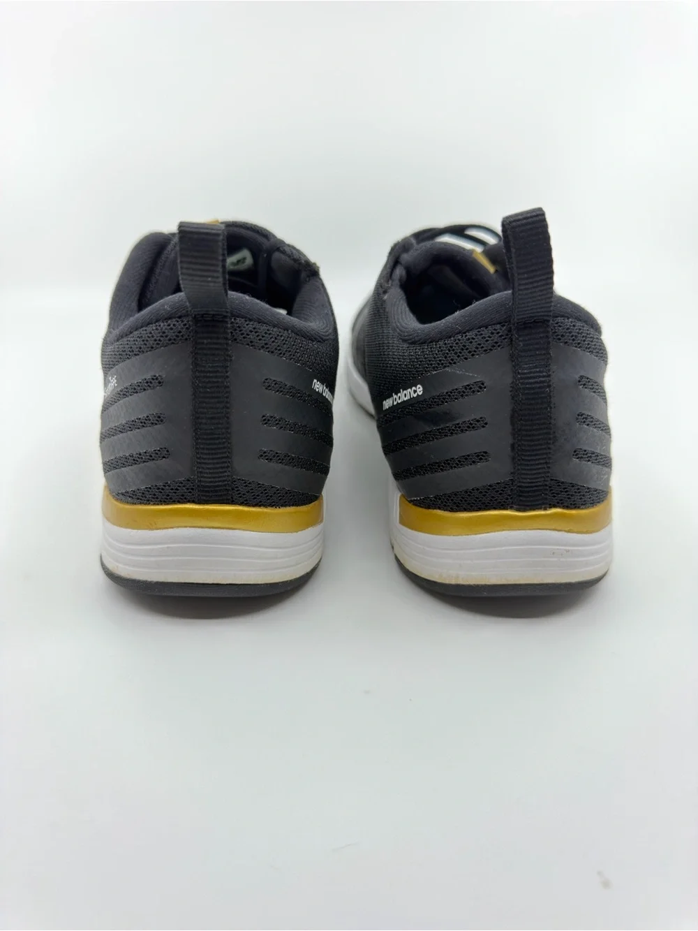 New Balance 811 trainers Color black mesh upper with gold metallic SZ 9